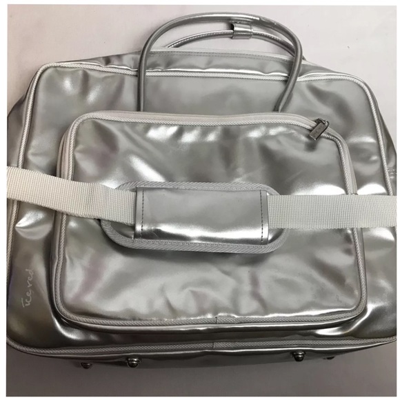 Ice Red Laptop Messenger Bag Metallic Silver 17” - Picture 1 of 7